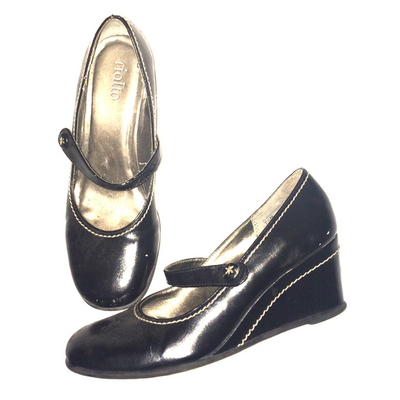 Cute black wedges