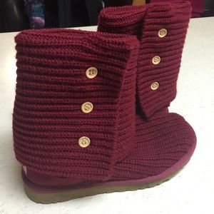 UGGS classic cardy size 8 in burgundy color RARE