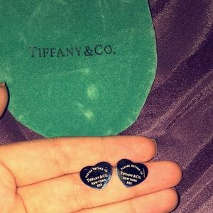 Tiffany and co earring heart shape