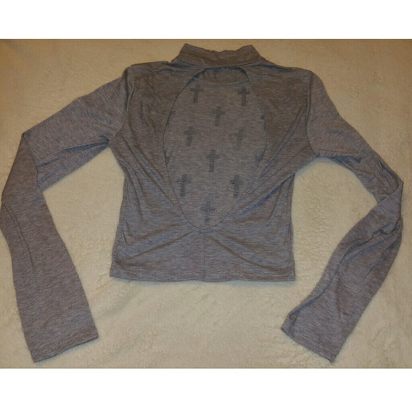 🎀 Backless cross crop top. 🎀 - Picture 2 of 3