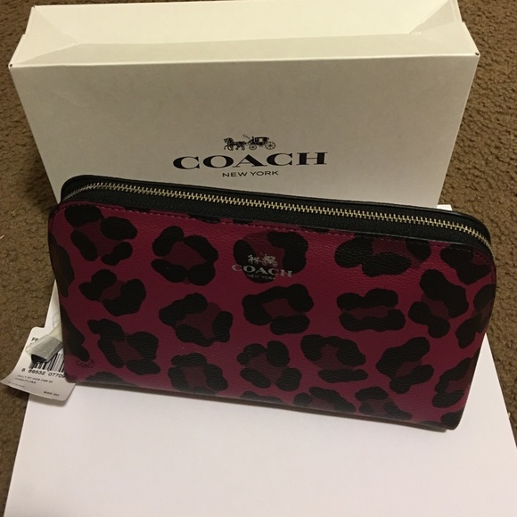 ‼️SOLD‼️😍NWT COACH COSMETIC BAG