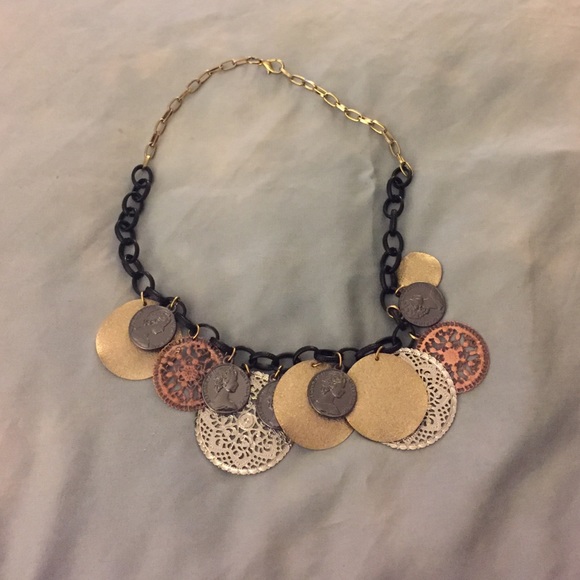 Chic black linked metal necklace