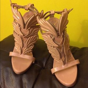 wing heels size 39 true to size worn once