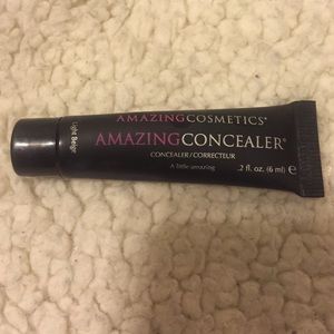 Amazing cosmetics concealer