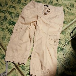 Express cargo below the knee shorts