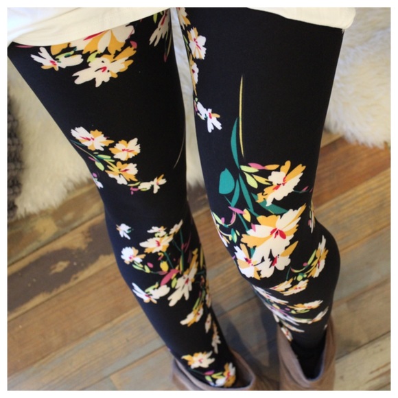 Pants - Black floral print leggings