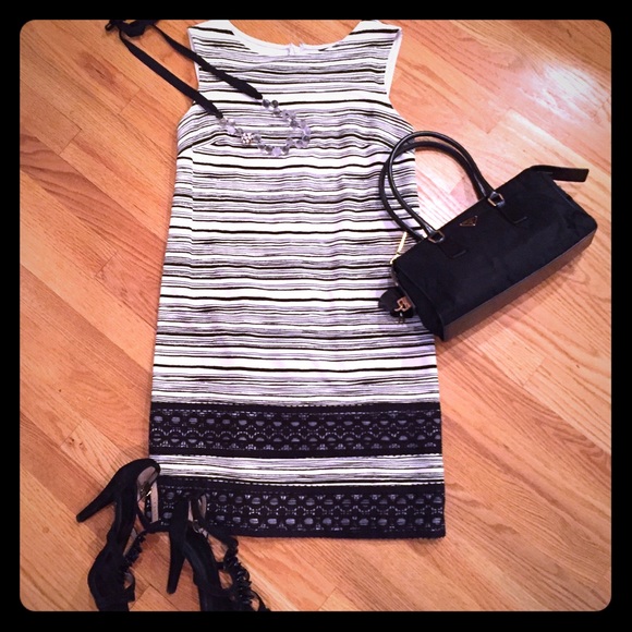 ⭐️SALE⭐️Ann Taylor Dress with black lace