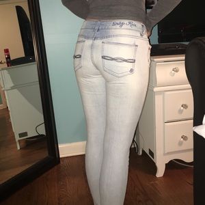 Light wash skinny jeans