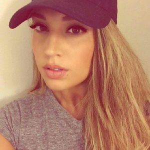 Meet your Posher, Alexis