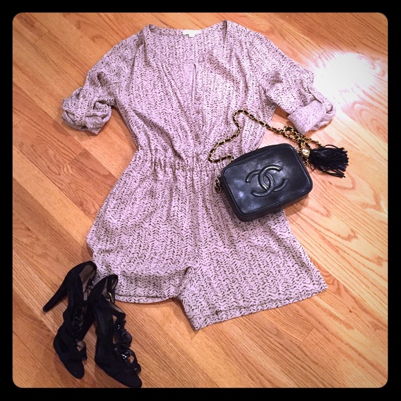 ✨SALE✨Ann Taylor Loft Super Adorable Romper