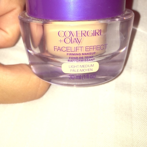 COVERGIRL + OLAY FACELIFT EFFECT - Picture 1 of 3