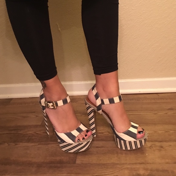 Jessica Simpson women's platform heels