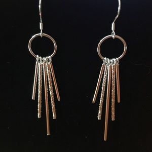 925 Sterling Silver dangling earring.