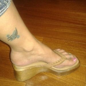 Sz 6 Steve Madden real leather and wood sandal