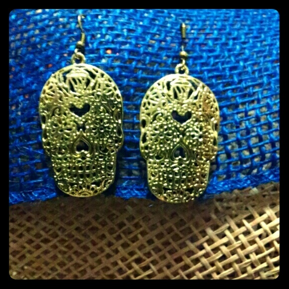 Skull earrings
