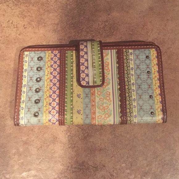 Fossil flower print wallet