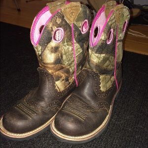 camo & pink cowgirl boots