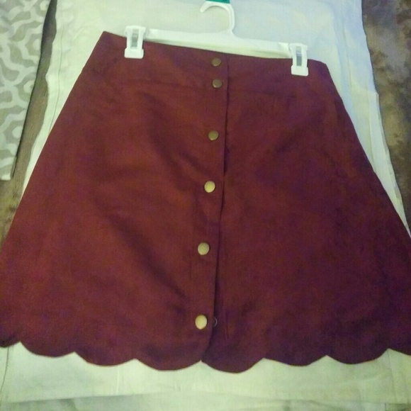 Maroon mini faux suede skirt,calloped hem.