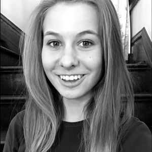 Meet your Posher, Chloe