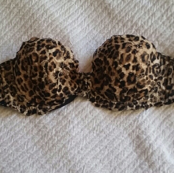 NWOT VS PINK lightly lined strapless bra