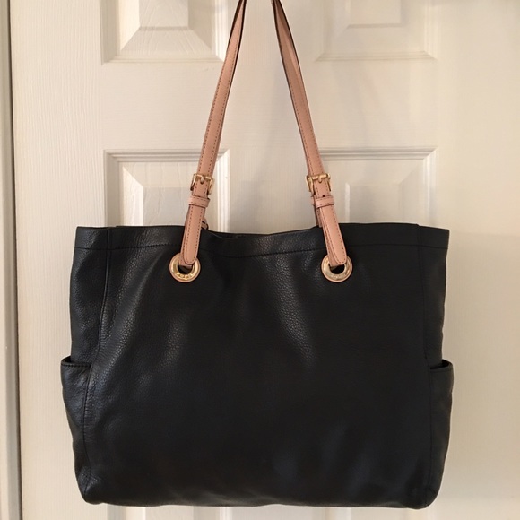 🚫SOLD🚫Michael Kors Black Gold Leather Tote Bag - Picture 3 of 4