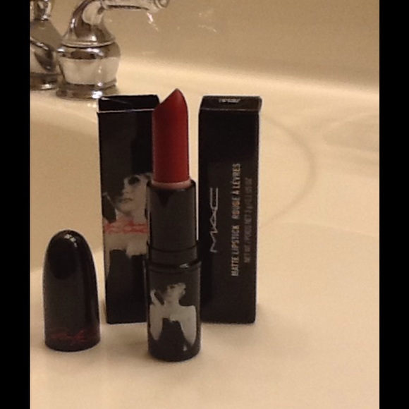 🎉BRAND NEW MAC MARLYN MONROE CHARMED IM SURE LIPS