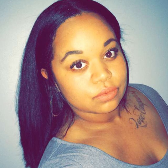 Meet your Posher, Christina - Picture 2 of 4