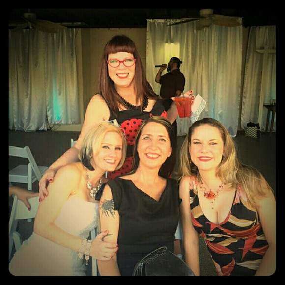 Meet your Posher!!! - Picture 1 of 8