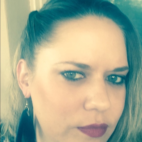 Meet your Posher!!! - Picture 2 of 8