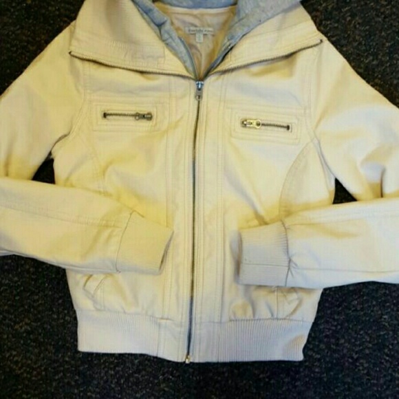 Charlotte Russe Cream Hooded Jacket Sz.S - Picture 3 of 3