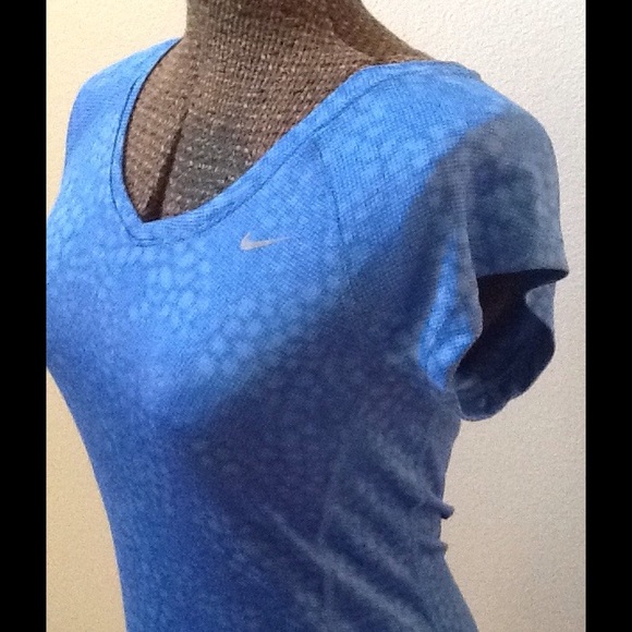 Nike DriFit Running Shirt - Picture 2 of 3