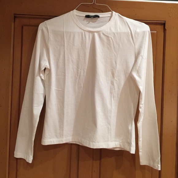 Long white sleeve tshirt
