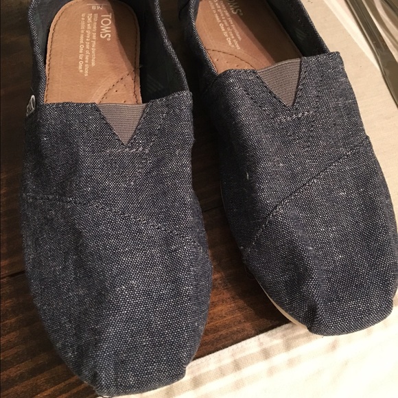 Denim TOMS Size 9.  Like new.