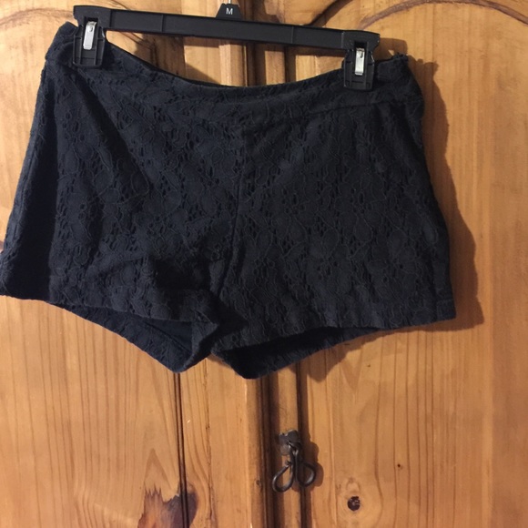 Black lace shorts size medium in juniors - Picture 1 of 2