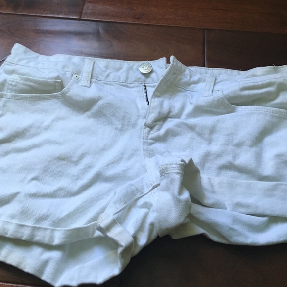 Three shorts. - Picture 3 of 4