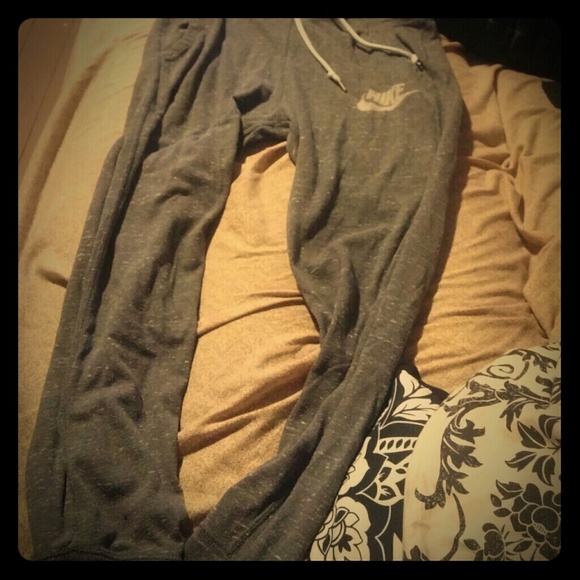 Nike jogger style athletic / sweat pants