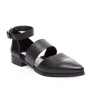 Leonie: Steve Madden Flats