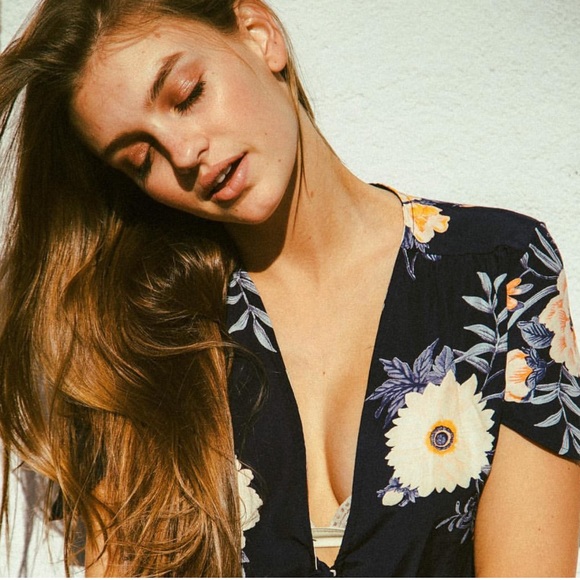 Pre-loved navy floral print Leesa silky top - Picture 5 of 5