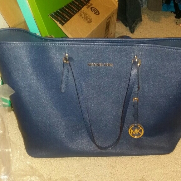 Authentic mk