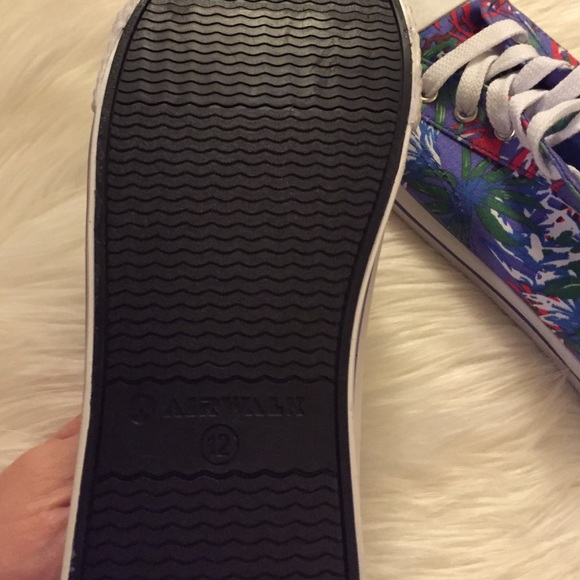 NWT Airwalk sneakers - Picture 3 of 3