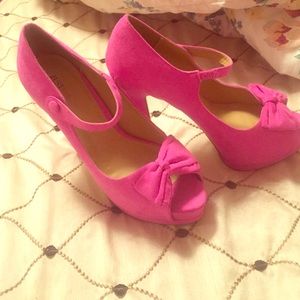 Pink BRAND new heels
