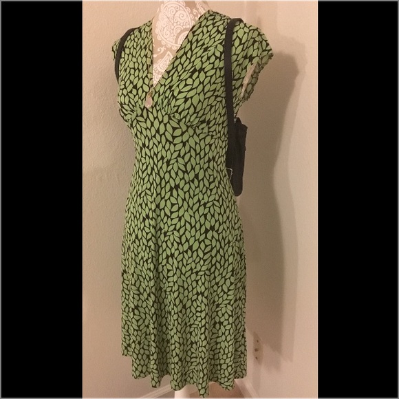 Green&black silk material dress