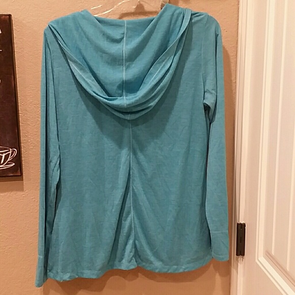 AVIA Workout Top/pullover. - Picture 2 of 2
