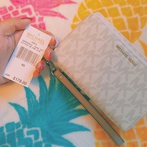 Michael Kors • Pearl Grey • Adele Wristlet