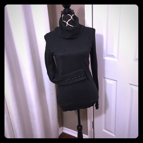 Loft Turtleneck – Grey With Button Sleeves