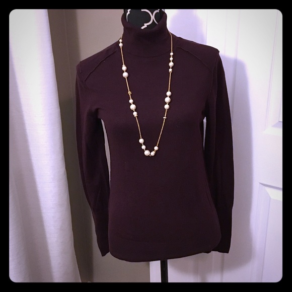Loft Turtleneck – Maroon with Ribbed Shoulders