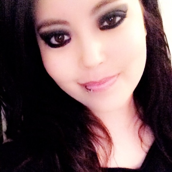 Meet your Posher, Adriana - Picture 2 of 8