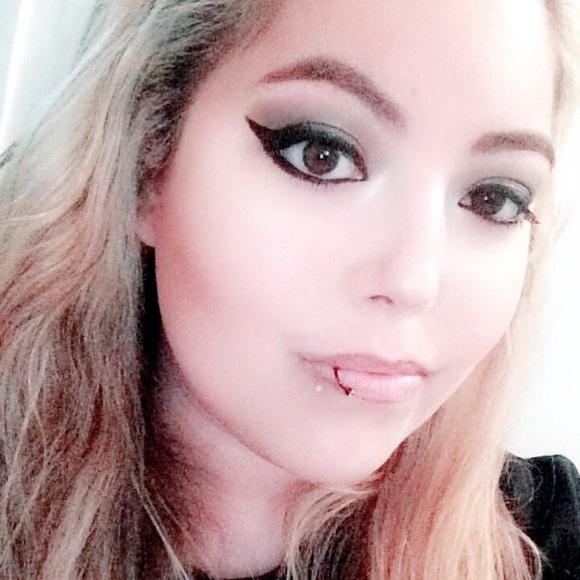 Meet your Posher, Adriana - Picture 4 of 8