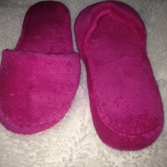 narrow bedroom slippers