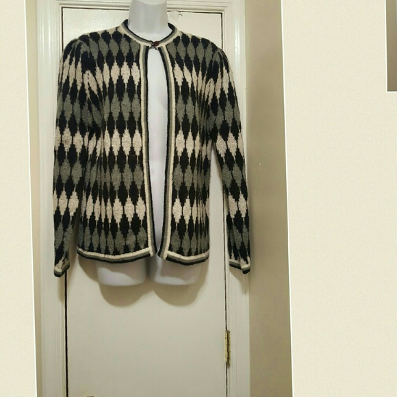 Koret Sweaters - Black&gray chevron print one button sweater jacke